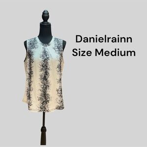SLEEVELESS AND OPEN BACK BLACK & WHITE BLOUSE BY DANIELRAINN IN SIZE MEDIUM